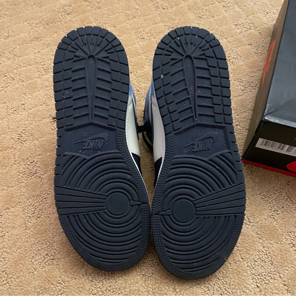 Nike Air Jordan 1 Obsidian - Picture 4 of 5